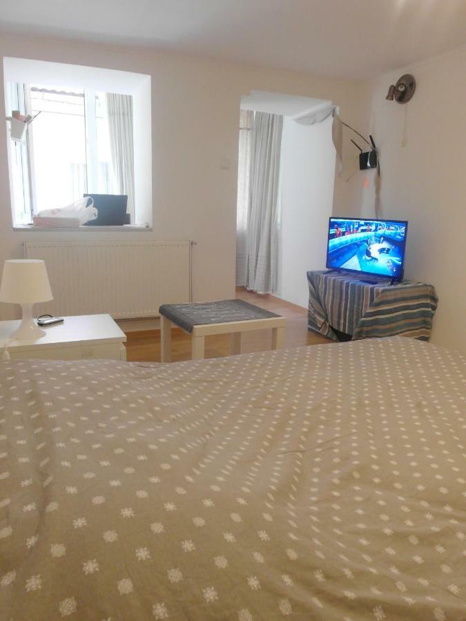 Appartement Studio Moliere à Braşov Extérieur photo